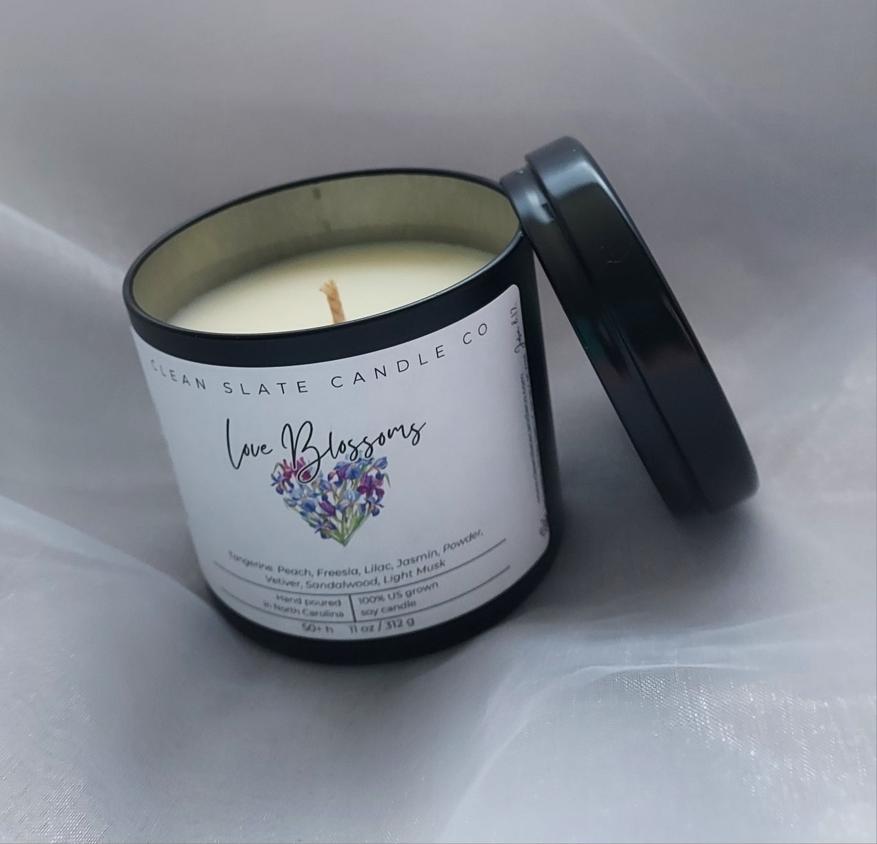 Love Blossoms 11 oz scented candle