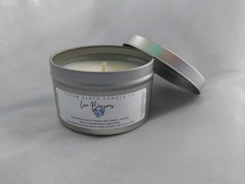 Love Blossoms Scented Candle 5 oz (Lilac)